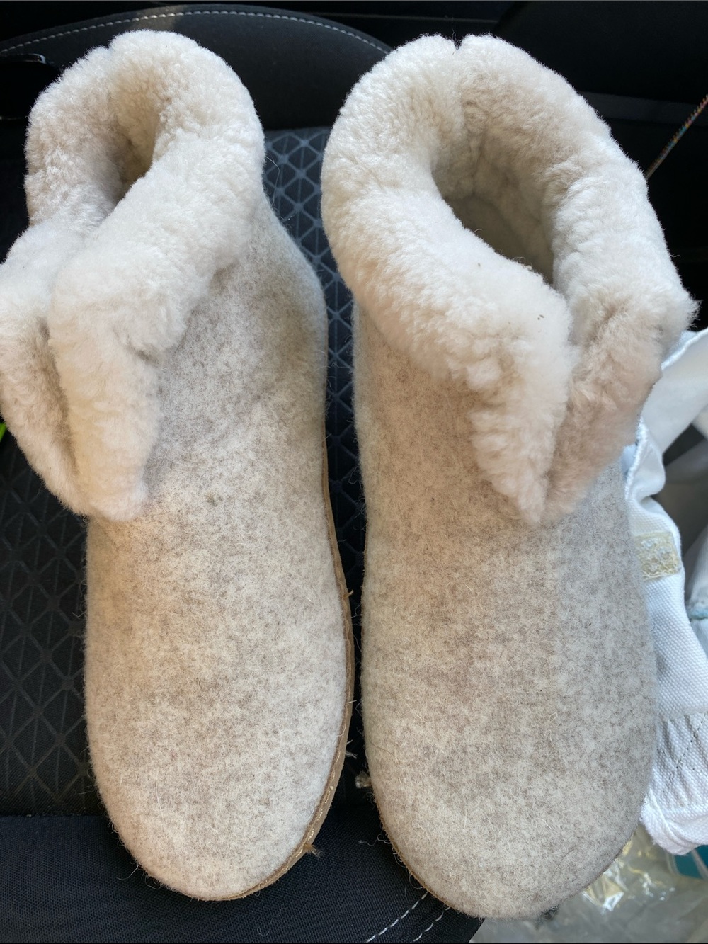 Preowned women’s Cozy wool &  Sheepskin Slippers 37 good